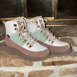 Teva boots